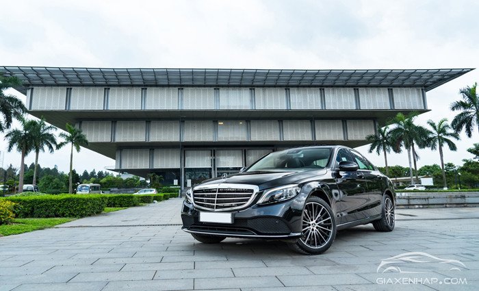 Mercedes-Benz C-Class - Nội thất và tiện ích nổi bật